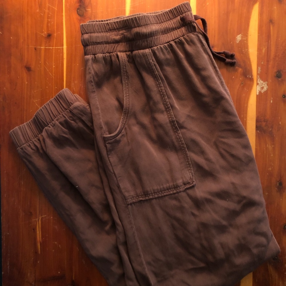 American Eagle Cropped Harem Pants. Size M.